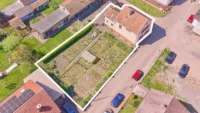 Wohnen mit Perspektive: Einfamilienhaus mit weiterem Baupotenzial - Außenansicht