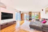 Modernisiertes Smart Home mit Designbad, SwimSpa & traumhaftem Familiengarten - Wohnzimmer