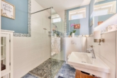 Modernisiertes Smart Home mit Designbad, SwimSpa & traumhaftem Familiengarten - Gäste WC