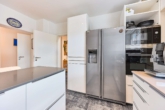 Modernisiertes Smart Home mit Designbad, SwimSpa & traumhaftem Familiengarten - Küche