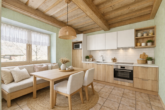 Einzigartiges Anwesen mit viel Platz für Wohnen und Arbeiten mit traumhafter Gartenanlage und Pool - Küche OG - digitales staging