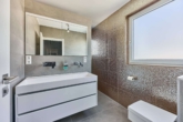 Modernes Architektenhaus in traumhafter Feldrandlage & grosszügiger Dachterrasse - Badezimmer