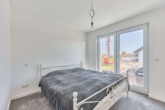 Modernes Architektenhaus in traumhafter Feldrandlage & grosszügiger Dachterrasse - Schlafzimmer