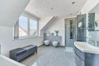 Lichtdurchflutete Doppelhaushälfte mit moderner Eleganz & uneinsehbarem Garten - Bad