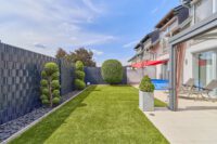 Lichtdurchflutete Doppelhaushälfte mit moderner Eleganz & uneinsehbarem Garten - Garten