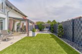 Lichtdurchflutete Doppelhaushälfte mit moderner Eleganz & uneinsehbarem Garten - Garten