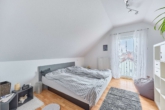 Investmentpaket aus zwei Mehrparteienhäuser mit Mietsteigerungspotenzial - Schlafzimmer - Wohnbeispiel Haus II