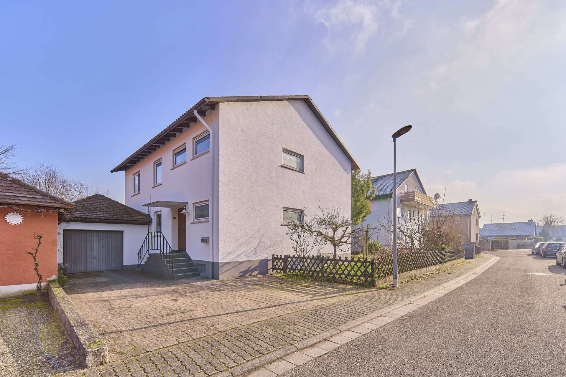 Gepflegtes Einfamilienhaus mit großzügigem Garten und idyllischer Terrasse, 76761 Rülzheim, Haus