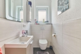 Moderne, barrierefreie 3-Zimmer-Wohnung mit gemütlicher Terrasse in Mussbach - Gäste-WC