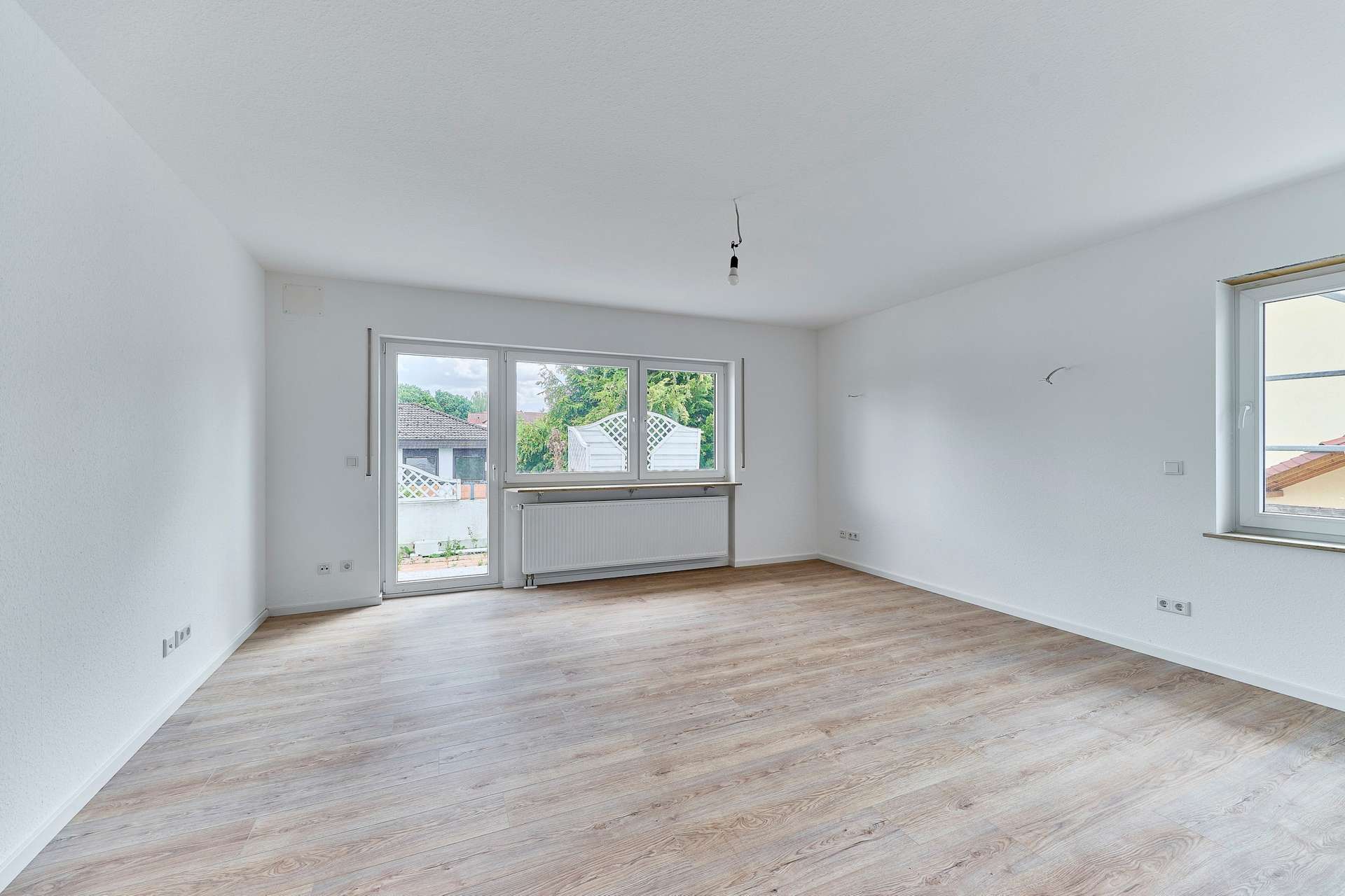 Neu sanierte Wohnung mit großzügigem Balkon und zusätzlicher Loggia, 76887 Bad Bergzabern, Etagenwohnung