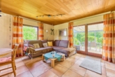 Ihr Rückzugsort im Grünen - stilvolles Einfamilienhaus mit sonnigem Gartenparadies - Wohnzimmer