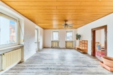 Charakterstarkes Haus mit vielseitigem Ausbaupotenzial - Wohnzimmer