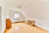 Charakterstarkes Haus mit vielseitigem Ausbaupotenzial - Schlafzimmer_DG