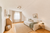 Charakterstarkes Haus mit vielseitigem Ausbaupotenzial - Schlafzimmer_DG