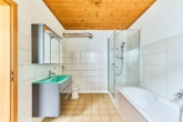Charakterstarkes Haus mit vielseitigem Ausbaupotenzial - Badezimmer