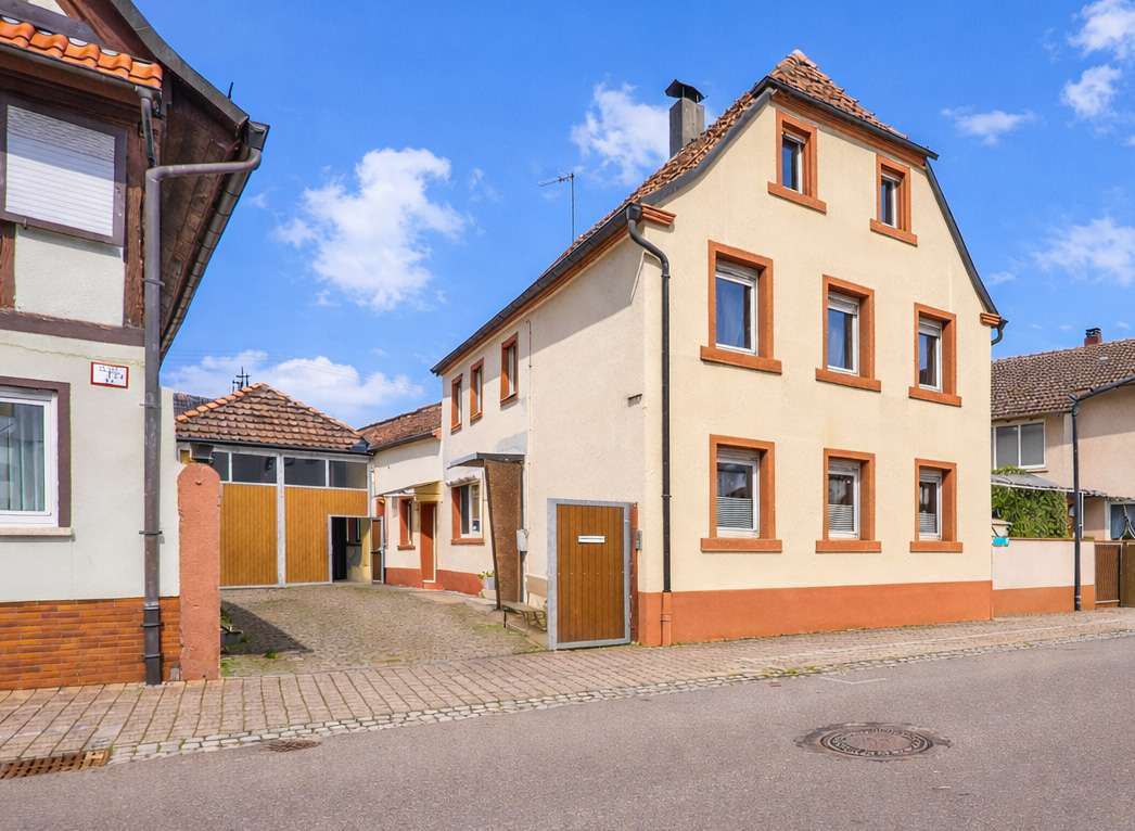Charmantes Wohnhaus mit Scheune, großem Grundstück und Erweiterungspotenzial, 67482 Venningen, Einfamilienhaus