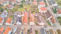Charmantes Wohnhaus mit Scheune, großem Grundstück und Erweiterungspotenzial - Drohnenaufnahme
