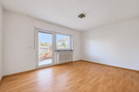 Dreifamilienhaus mit Garagen, Garten und zusätzlichem Baupotenzial - Schlafzimmer OG