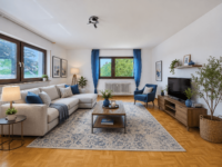 Dreifamilienhaus mit Garagen, Garten und zusätzlichem Baupotenzial - Wohnzimmer OG (digitales Staging)