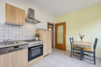 Dreifamilienhaus mit Garagen, Garten und zusätzlichem Baupotenzial - Küche OG (digitales Staging)