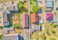 Dreifamilienhaus mit Garagen, Garten und zusätzlichem Baupotenzial - Drohne OG