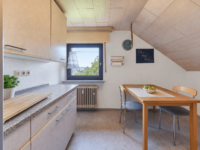 Dreifamilienhaus mit Garagen, Garten und zusätzlichem Baupotenzial - Küche Dg