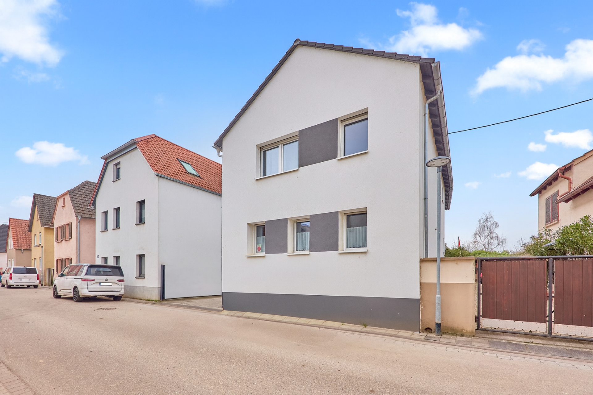 Modernisiertes Einfamilienhaus mit großer Scheune und großzügigem Garten, 76829 Landau in der Pfalz, Einfamilienhaus