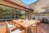 Familienfreundliches Wohnen: Einfamilienhaus im grünen mit schöner Aussicht - Terrasse -  Digitales Staging