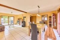 Wohnen am Feldrand – freistehendes Einfamilienhaus mit separater Einliegerwohnung - Wohn- und Essbereich