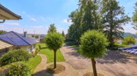 Exklusive Luxusresidenz mit Privatpark, eigenem Spa und höchstem Wohnkomfort - Blick auf die Hofeinfahrt