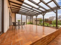 Einfamilienhaus mit großzügigem Außenbereich & Potenzial für individuelle Wohnträume - Terrasse