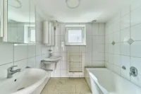 Ihr privater Rückzugsort: Charmantes Haus mit Nebengebäude, Innenhof & weitläufigem Garten - Badezimmer