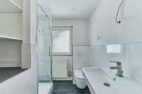 Ihr privater Rückzugsort: Charmantes Haus mit Nebengebäude, Innenhof & weitläufigem Garten - Badezimmer