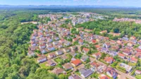 Großzügiges Zuhause mit sonniger Terrasse und liebevoll angelegtem Garten - Drohnenaufnahme