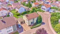Großzügiges Zuhause mit sonniger Terrasse und liebevoll angelegtem Garten - Drohnenaufnahme