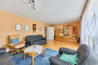 Großzügiges Zuhause mit sonniger Terrasse und liebevoll angelegtem Garten - Wohnzimmer