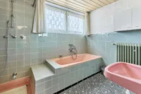 Großzügiges Zuhause mit sonniger Terrasse und liebevoll angelegtem Garten - Badezimmer