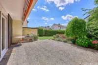 Großzügiges Zuhause mit sonniger Terrasse und liebevoll angelegtem Garten - Terrasse