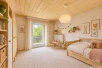 Großzügiges Zuhause mit sonniger Terrasse und liebevoll angelegtem Garten - Kinderzimmer