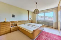 Großzügiges Zuhause mit sonniger Terrasse und liebevoll angelegtem Garten - Schlafzimmer
