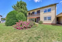 Großzügiges Zuhause mit sonniger Terrasse und liebevoll angelegtem Garten - Außenansicht