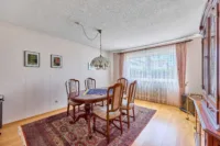 Großzügiges Zuhause mit sonniger Terrasse und liebevoll angelegtem Garten - Esszimmer