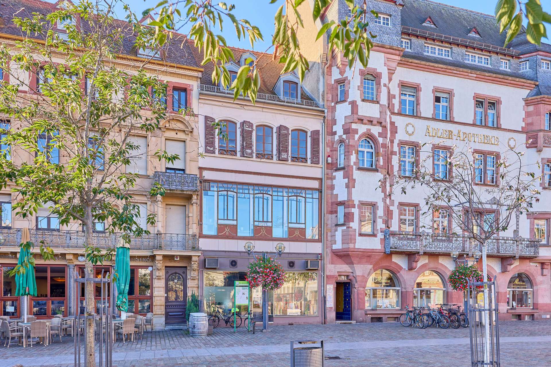 Seltene Gelegenheit: Wohn- und Geschäftshaus mit Sanierungsbedarf in 1A-Marktplatzlage, 76829 Landau in der Pfalz, Wohn- und Geschäftshaus
