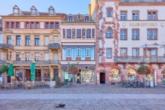 Seltene Gelegenheit: Wohn- und Geschäftshaus mit Sanierungsbedarf in 1A-Marktplatzlage - Hausansicht vorne