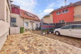 Modernisiertes Wohn- & Geschäftshaus mit ausgebauten Dachgeschoss sowie Nebengebäude - Hof & Terrasse