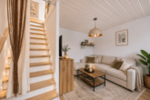 Modernisiertes Wohn- & Geschäftshaus mit ausgebauten Dachgeschoss sowie Nebengebäude - Wohnzimmer Nebengebäude - digitales staging