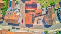 Modernisiertes Wohn- & Geschäftshaus mit ausgebauten Dachgeschoss sowie Nebengebäude - Drohnenaufnahme