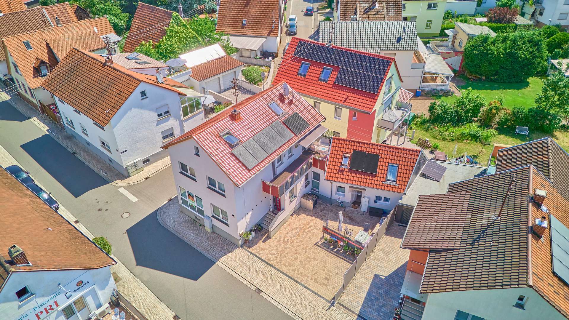 Modernisiertes Wohn- & Geschäftshaus mit ausgebauten Dachgeschoss sowie Nebengebäude, 69181 Leimen, Einfamilienhaus