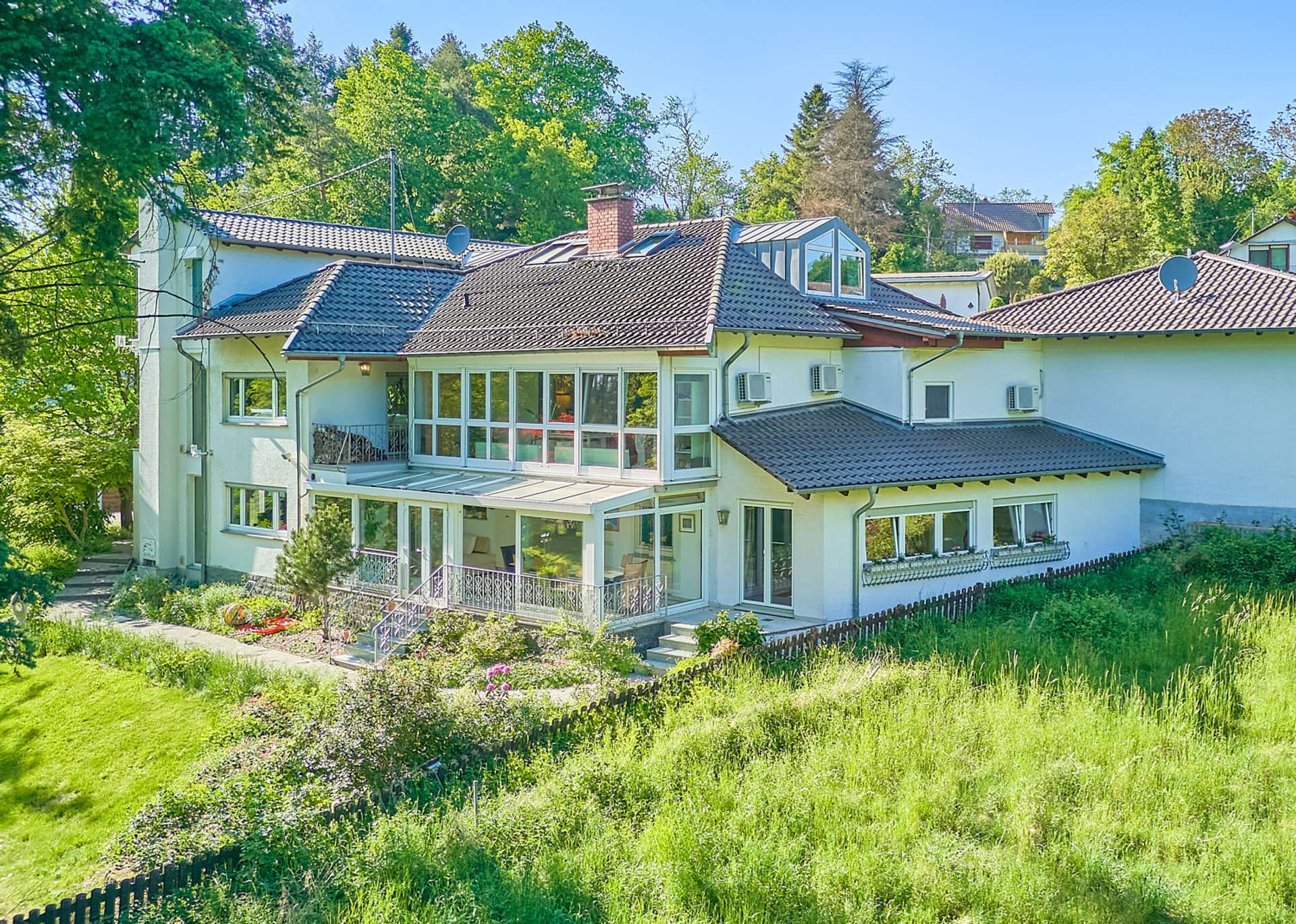 Traumhaftes & einzigartiges Luxusanwesen mit paradiesischem Garten & Schwimmteich, 67316 Carlsberg, Einfamilienhaus