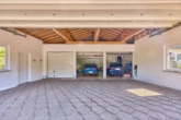 Traumhaftes & einzigartiges Luxusanwesen mit paradiesischem Garten & Schwimmteich - Garage
